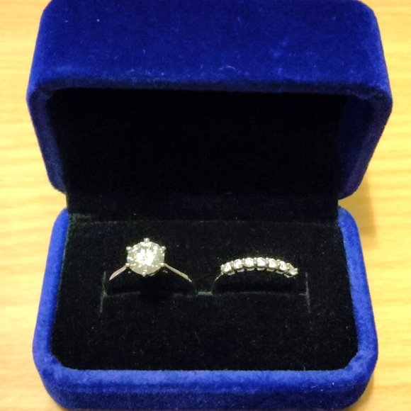 Moissanite 2.28kt total weight wedding ring set - Picture 4 of 11